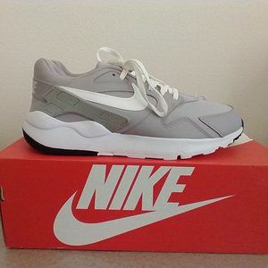 Nike Men’s LD Victory Sneakers Size 10